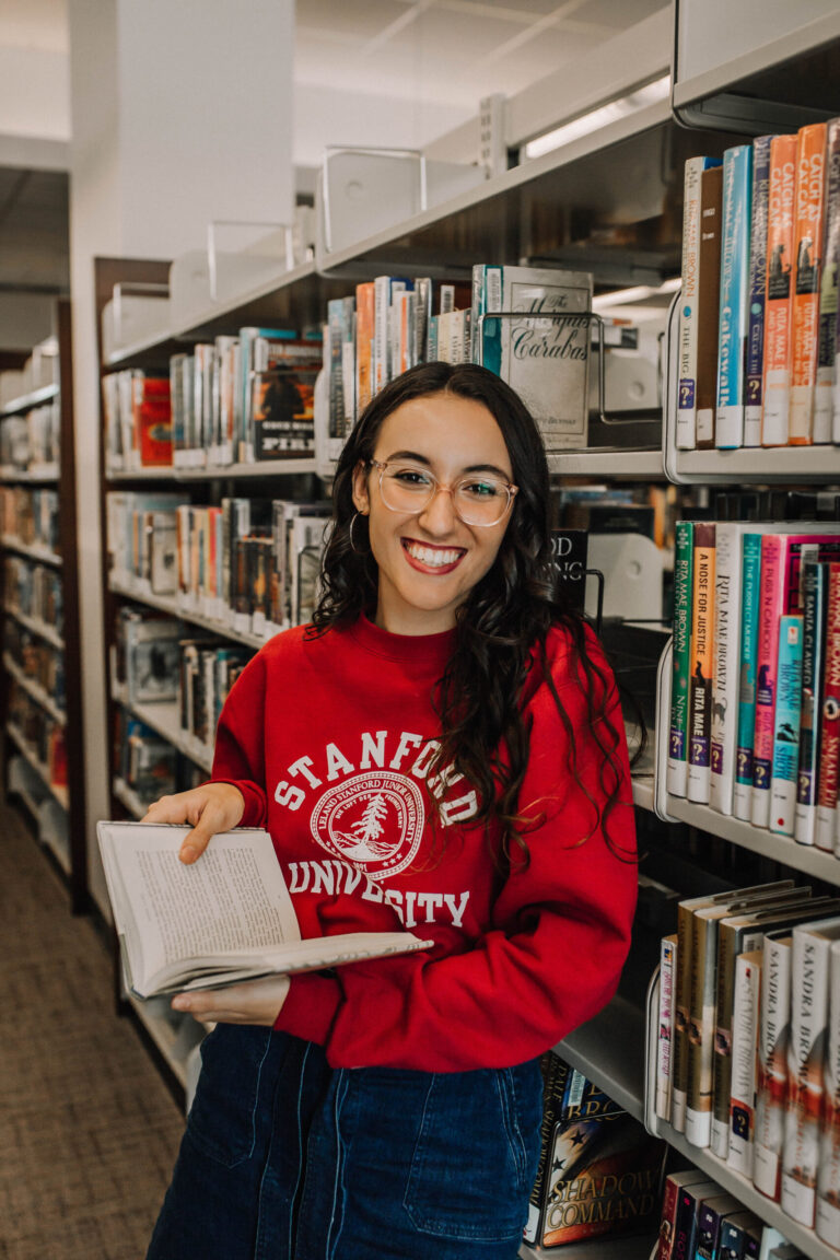 Laura Loves Fiction